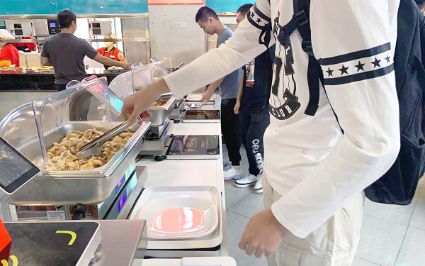 稱重自助餐走進學校 讓人抵抗不了的自助餐模式！
